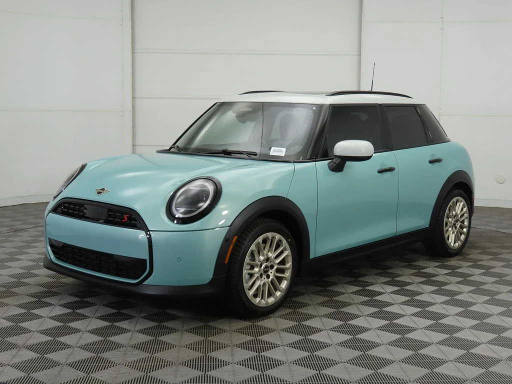 2026 MINI Hardtop Cooper S Signature's photo