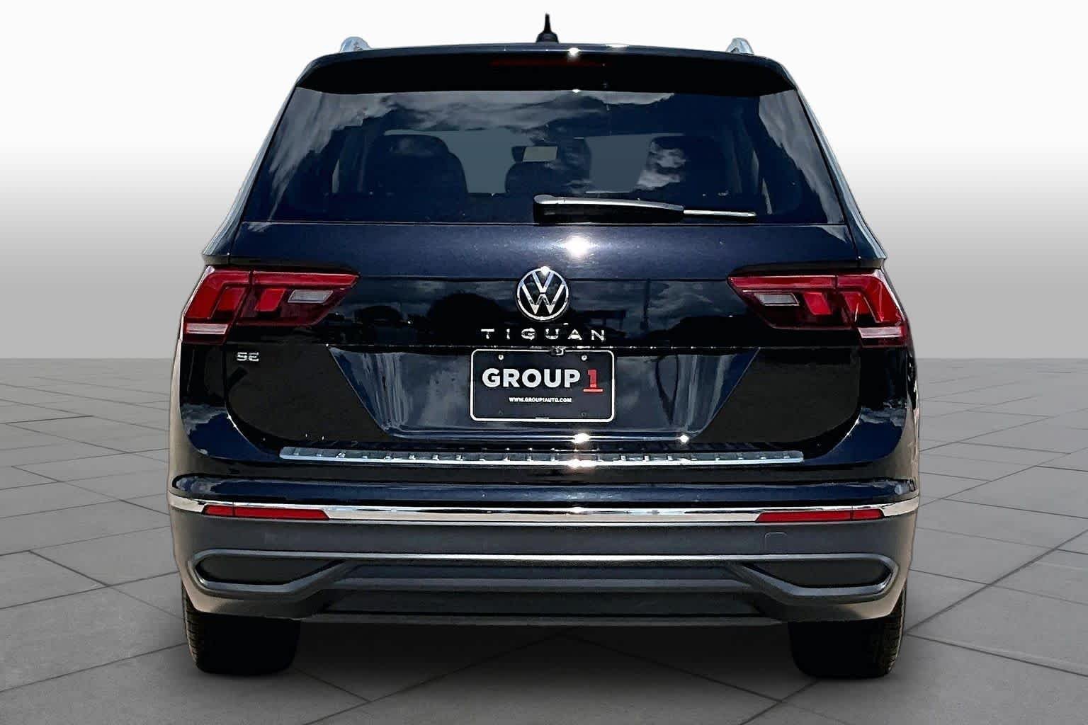 Used 2022 Deep Black Pearl Volkswagen SE image 5