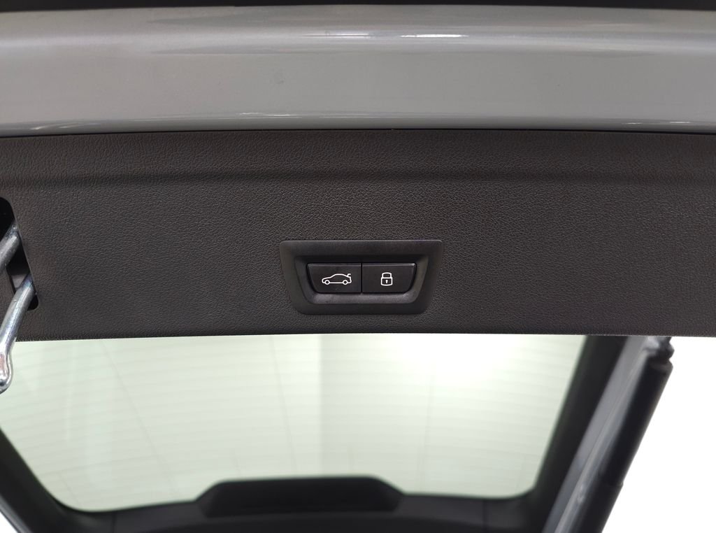 Used 2024 Gray Metallic BMW xDrive40i image 10