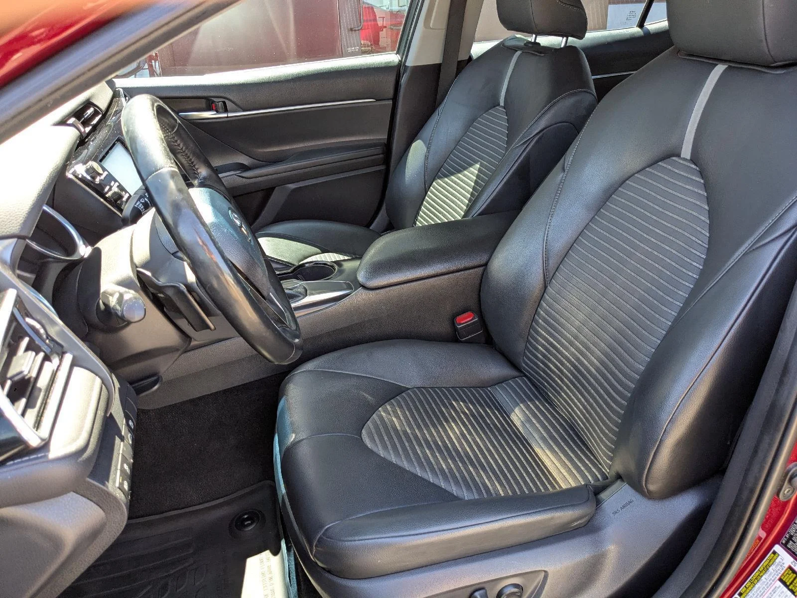 2018 Toyota Camry SE - Photo 17