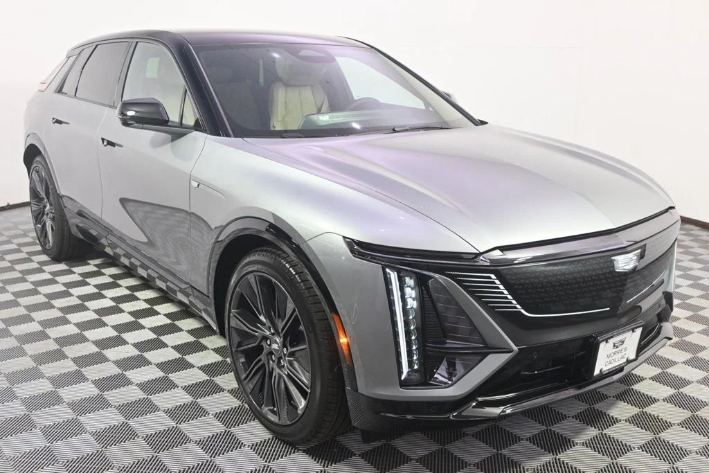 New 2025 Argent Silver Metallic Cadillac Sport 3 image 8