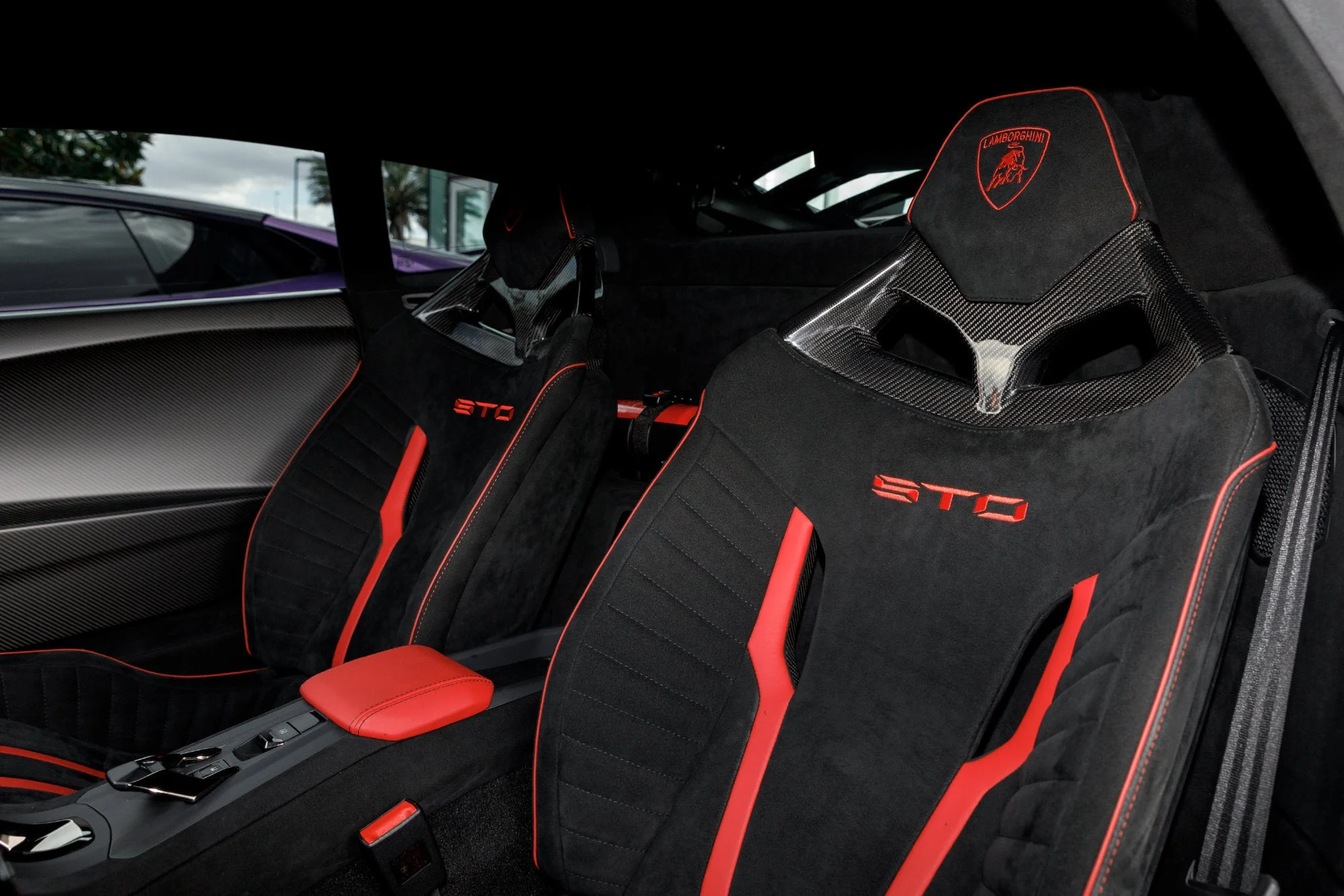Used 2021  Lamborghini Base image 28