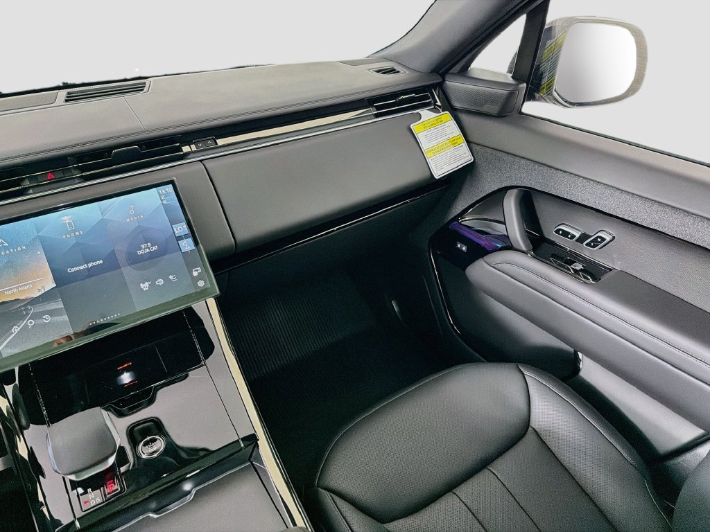 New 2027 Santorini Black Land Rover  Dynamic SE P530 image 25