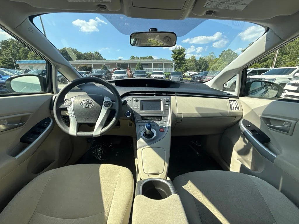 Used 2013 Beige Toyota Three image 11