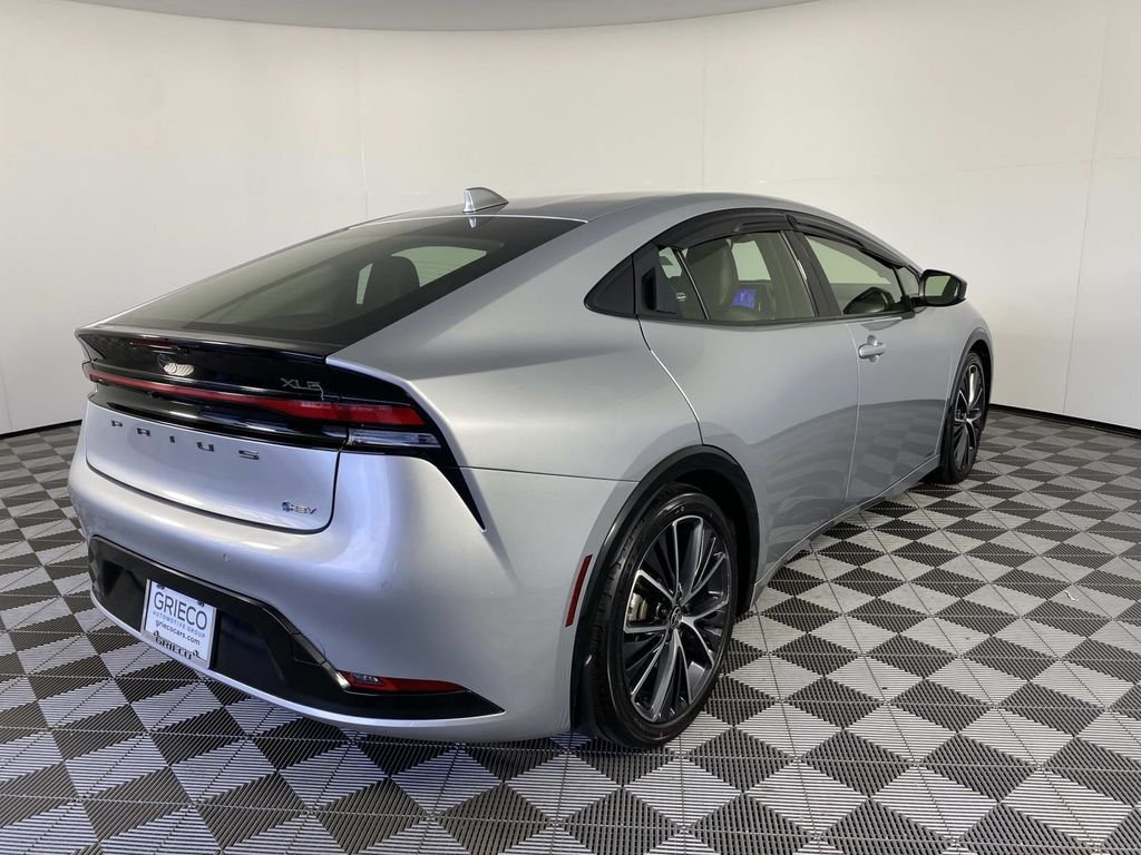 Used 2023 Silver Toyota XLE image 9