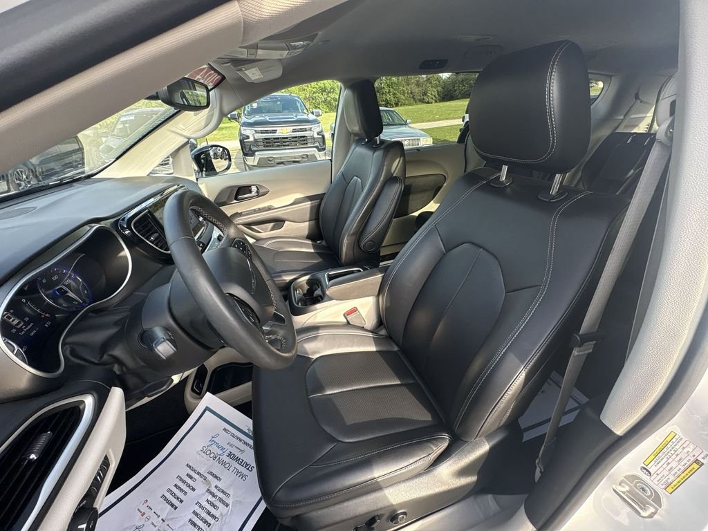 Used 2024 White Chrysler Touring L image 13