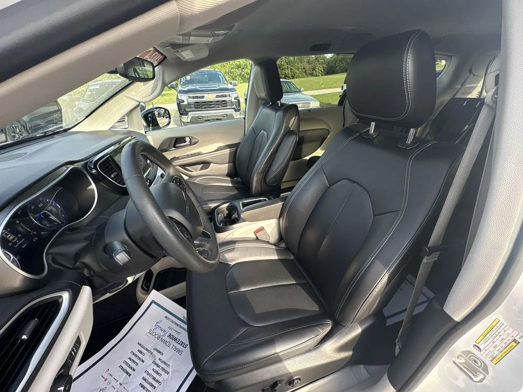 Used 2024 White Chrysler Touring L image 13