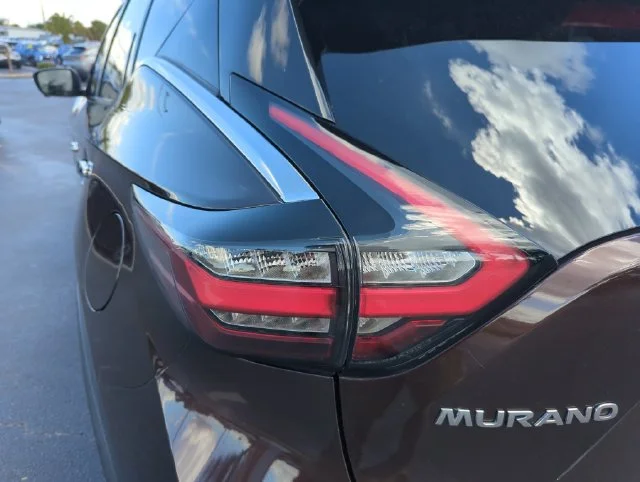 Used 2019 Brown Nissan SL image 18