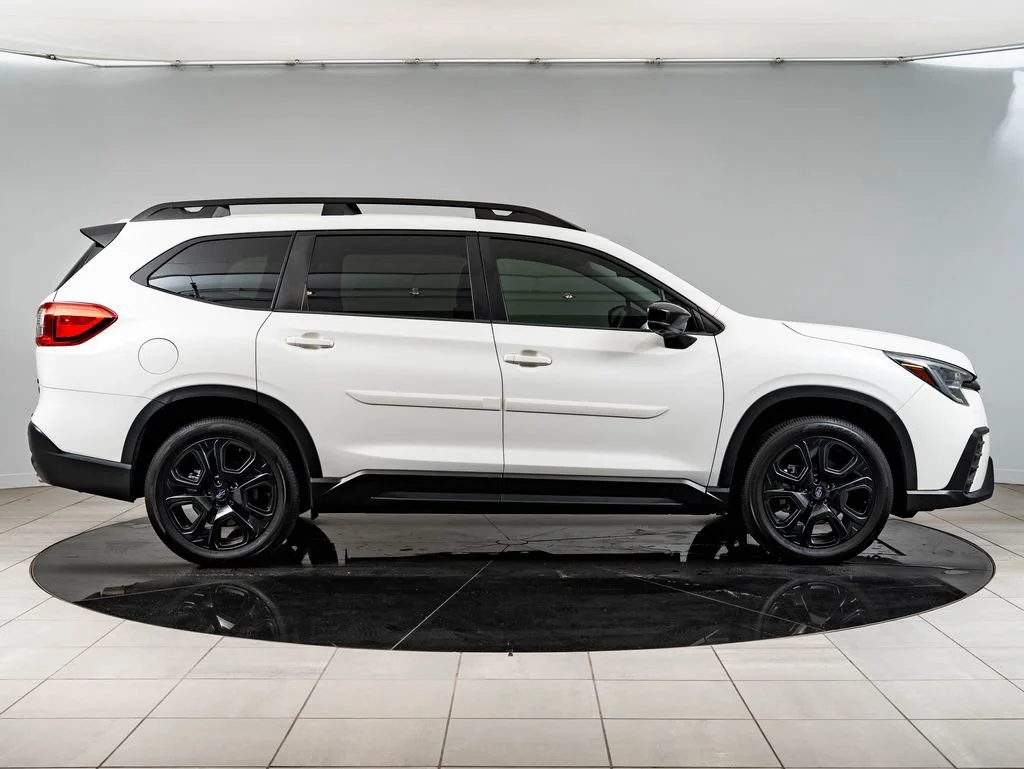 Used 2024 Crystal White Pearl Subaru Onyx Edition image 11