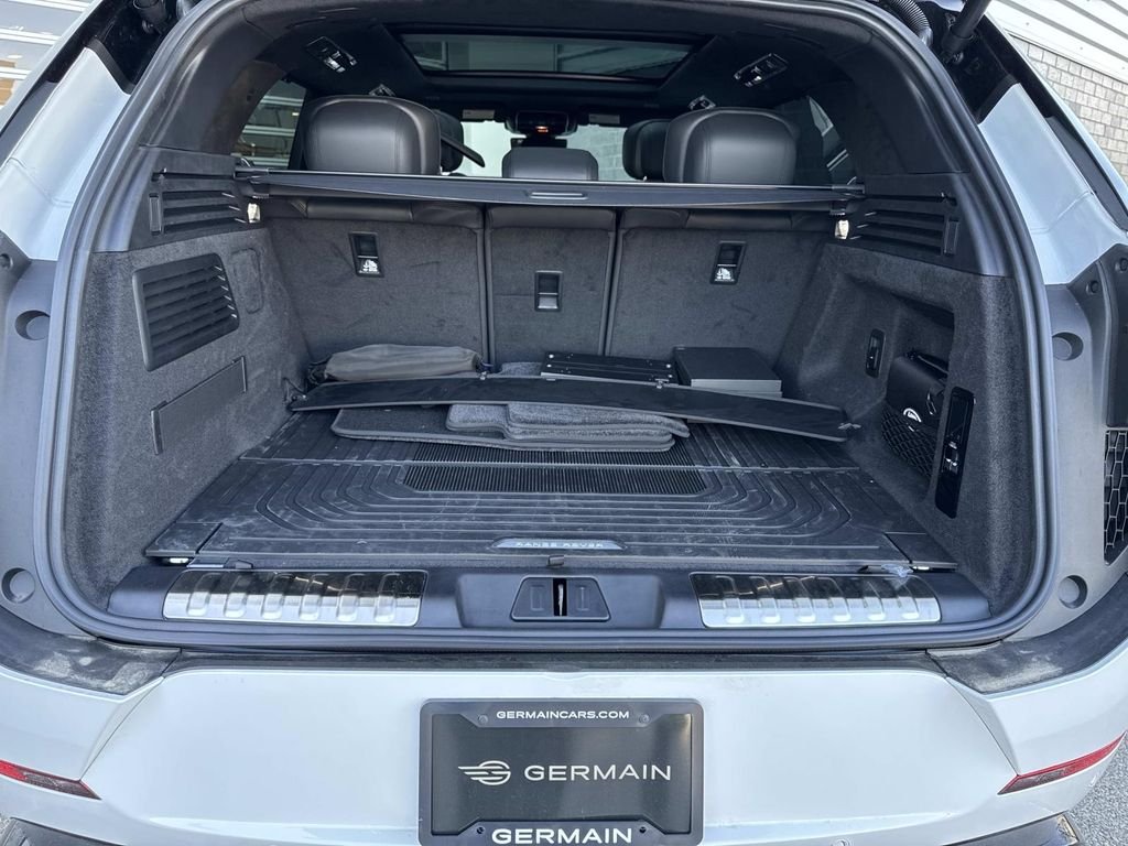 Used 2025 Fuji White Land Rover Autobiography image 6