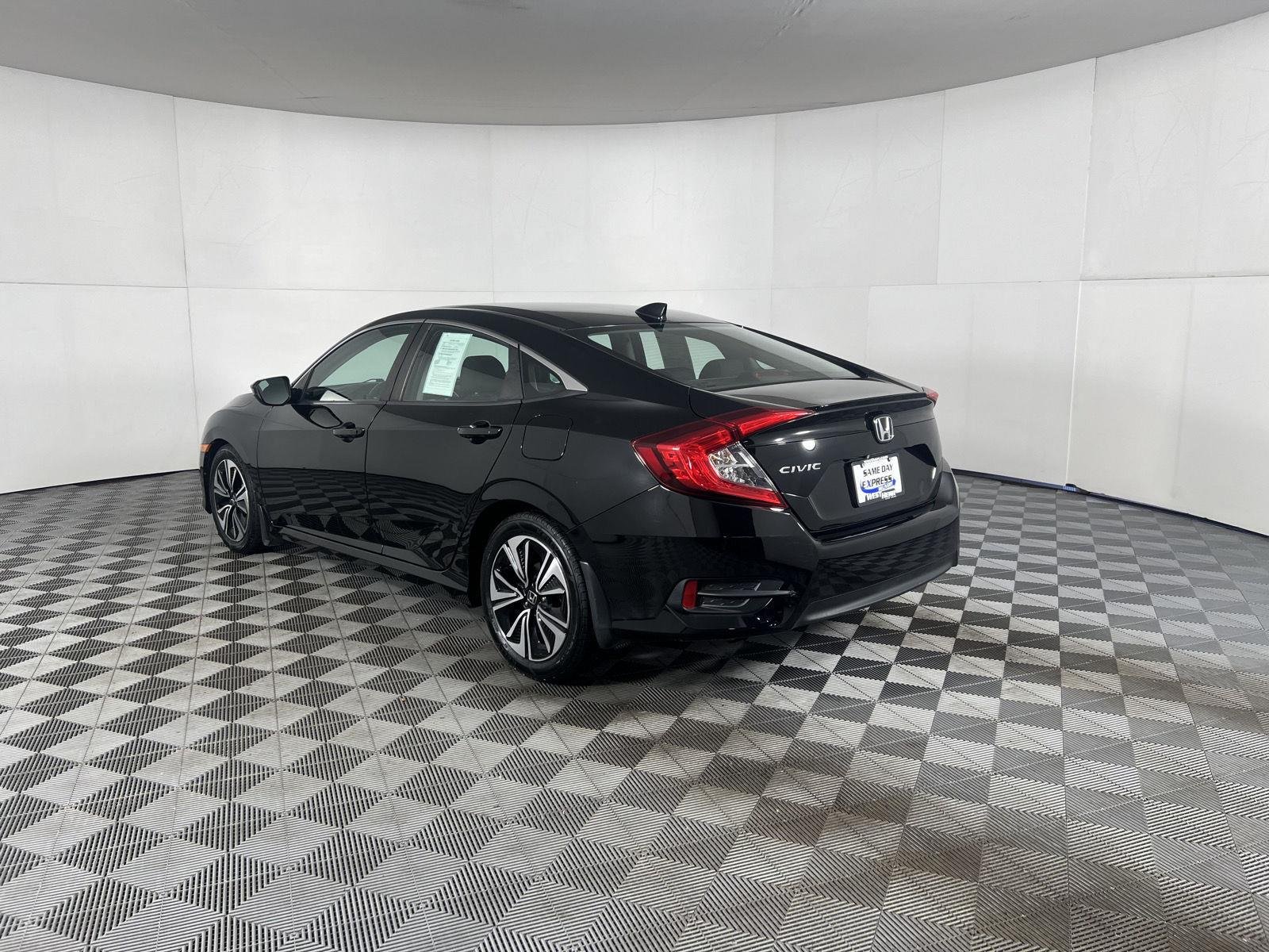 Used 2018 Crystal Black Pearl Honda EX-T image 3