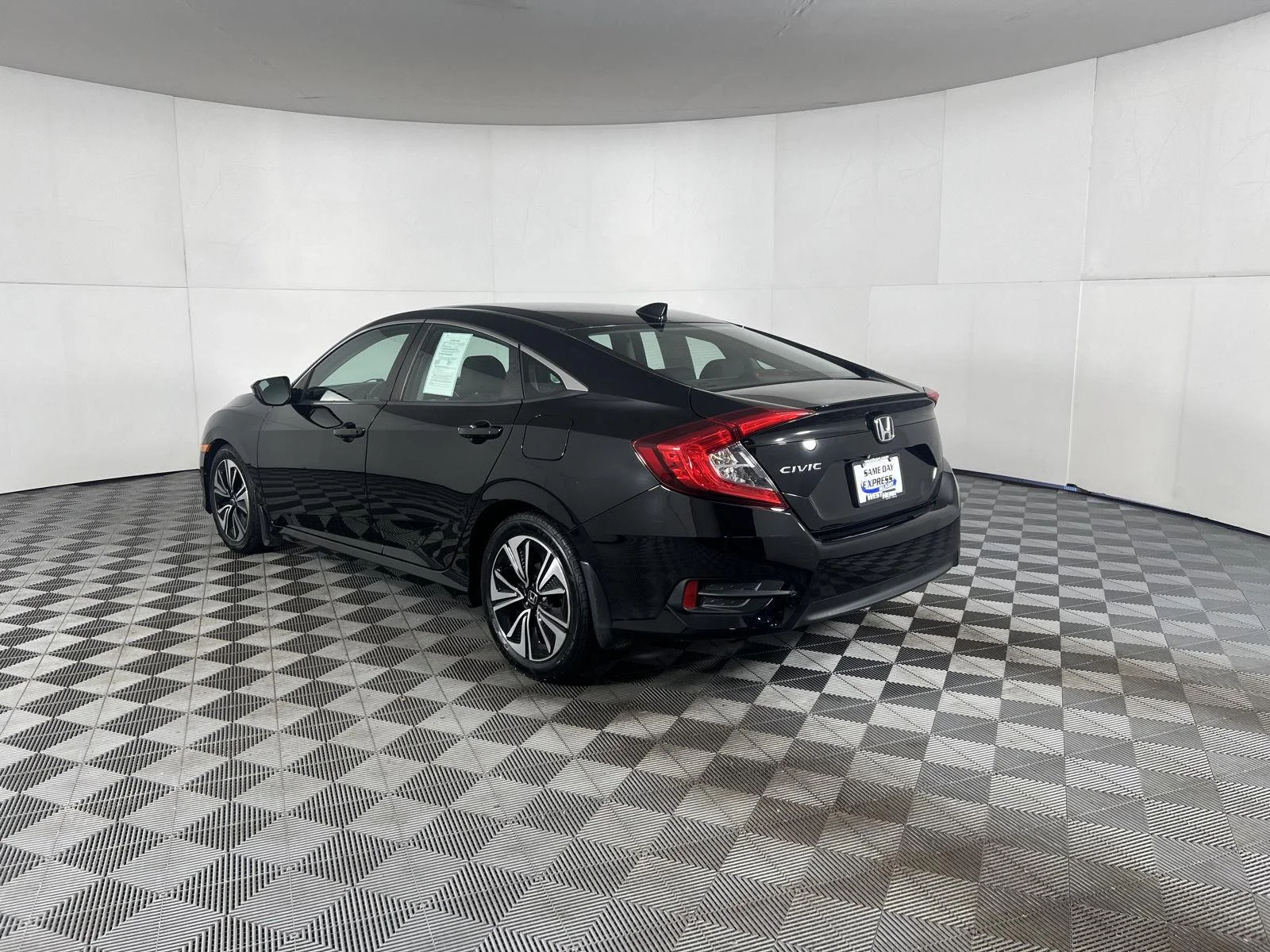 Used 2018 Crystal Black Pearl Honda EX-T image 3