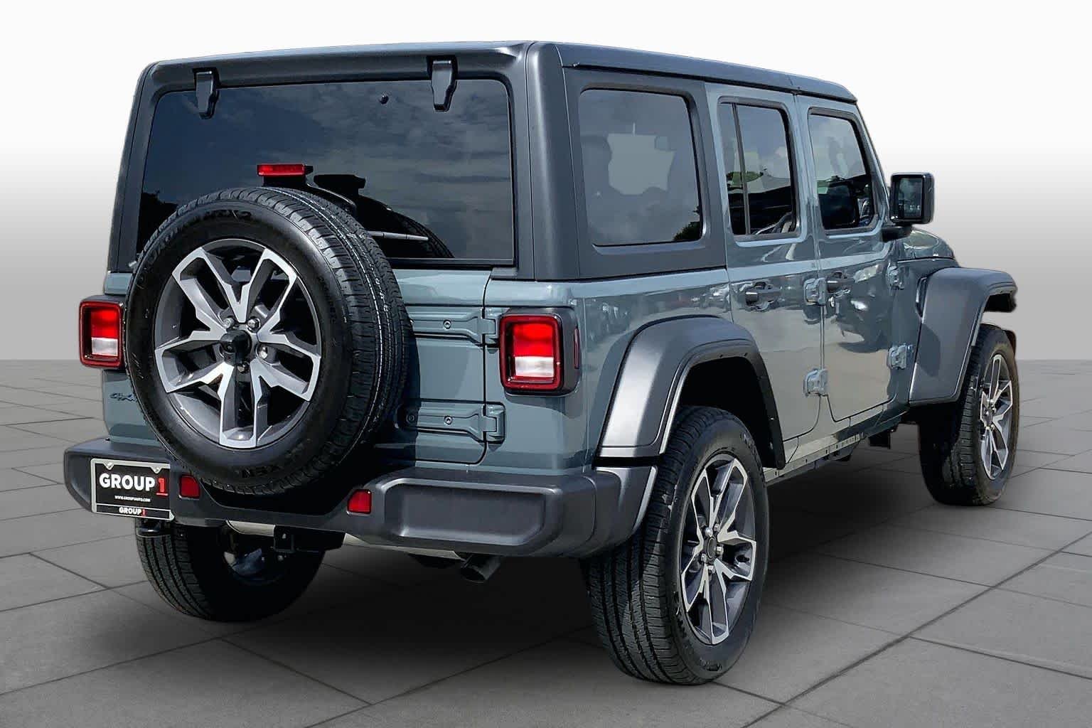 Used 2025 Anvil Clearcoat Jeep Sport S image 12