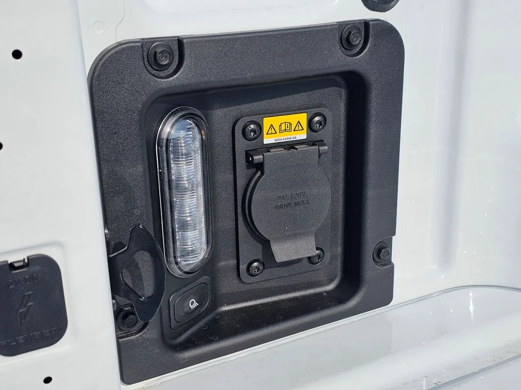 New 2025 Oxford White Ford XLT image 14