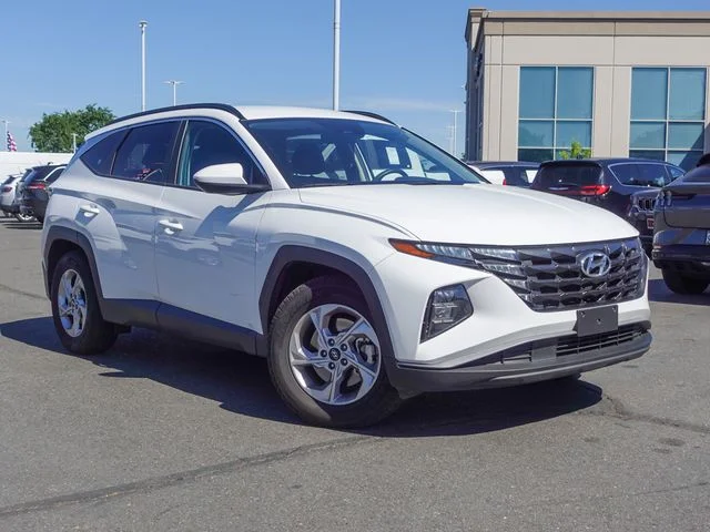 Used 2024 White Hyundai SEL image 5
