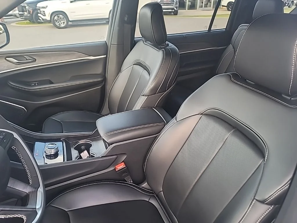 Used 2025 Silver Jeep Limited image 18