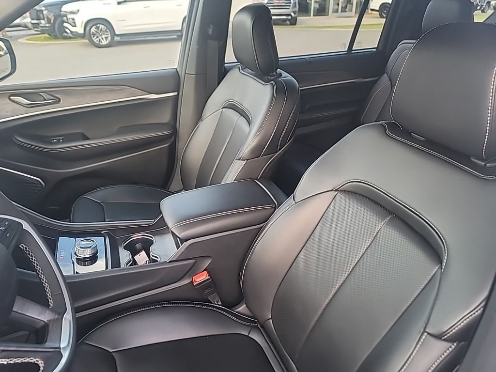 Used 2025 Silver Jeep Limited image 18