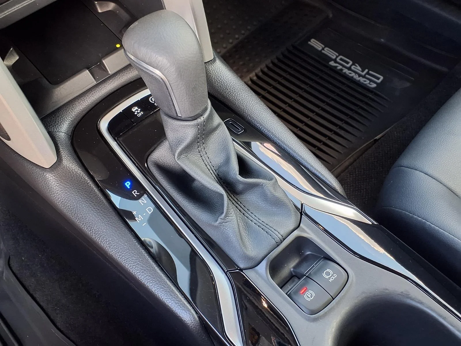 Used 2025 Blue Crush Metallic Toyota XLE image 9