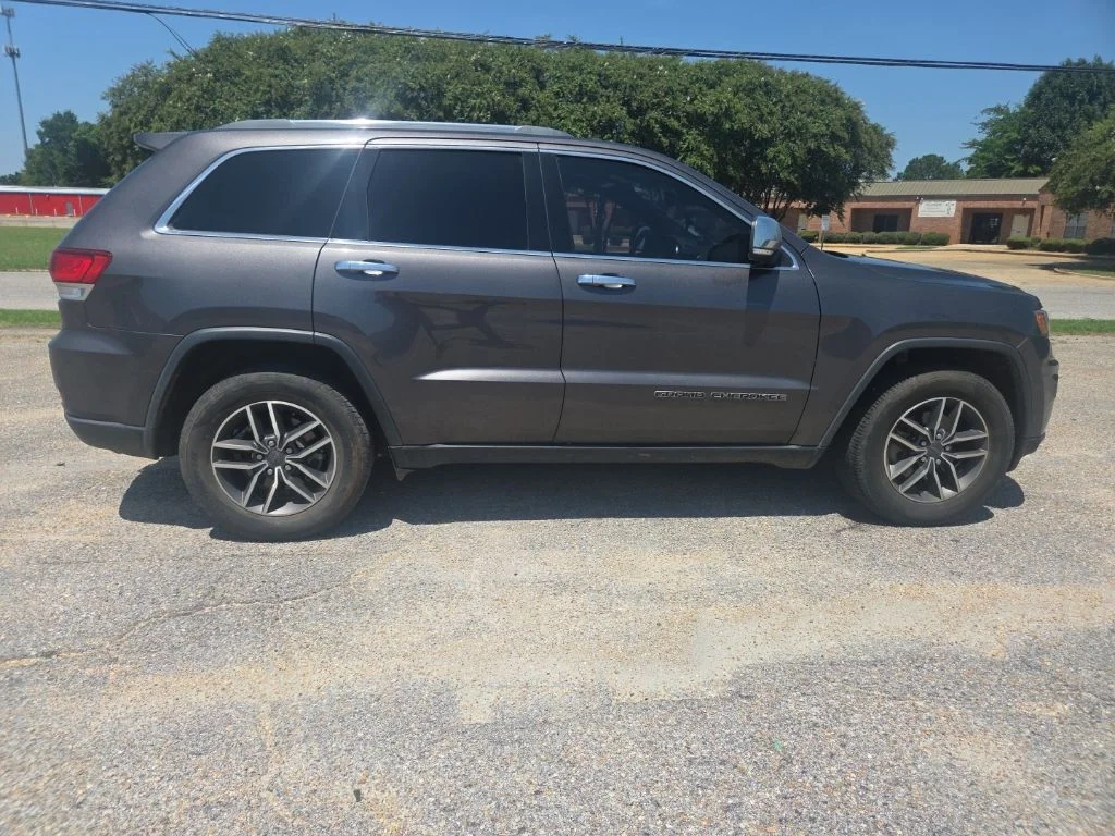 Used 2020 Gray Jeep Limited image 19
