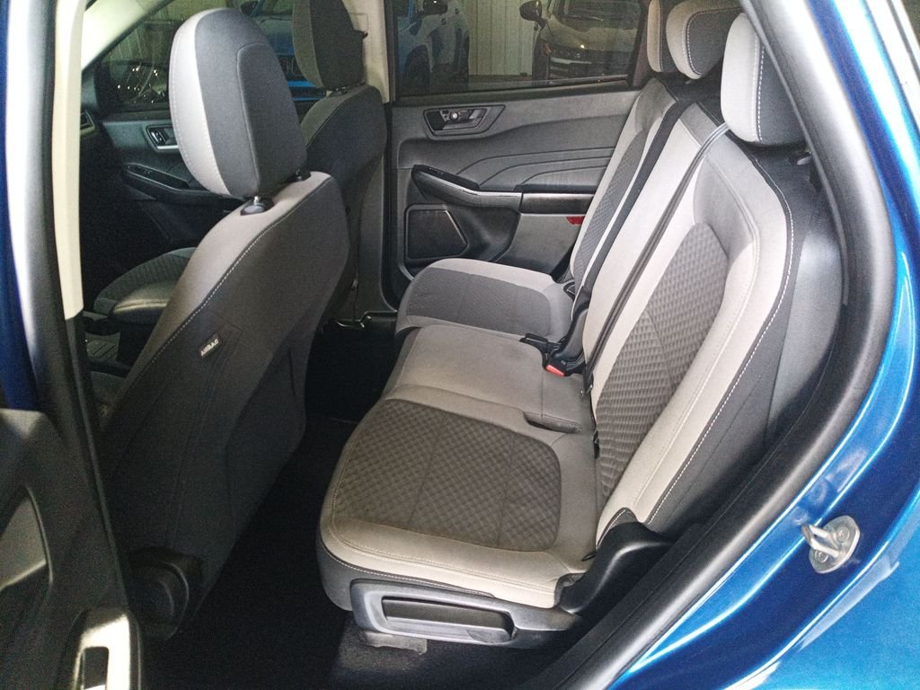 Used 2022 Blue Ford SE image 16