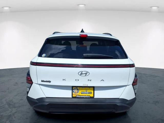 Used 2025 White Hyundai SEL image 10
