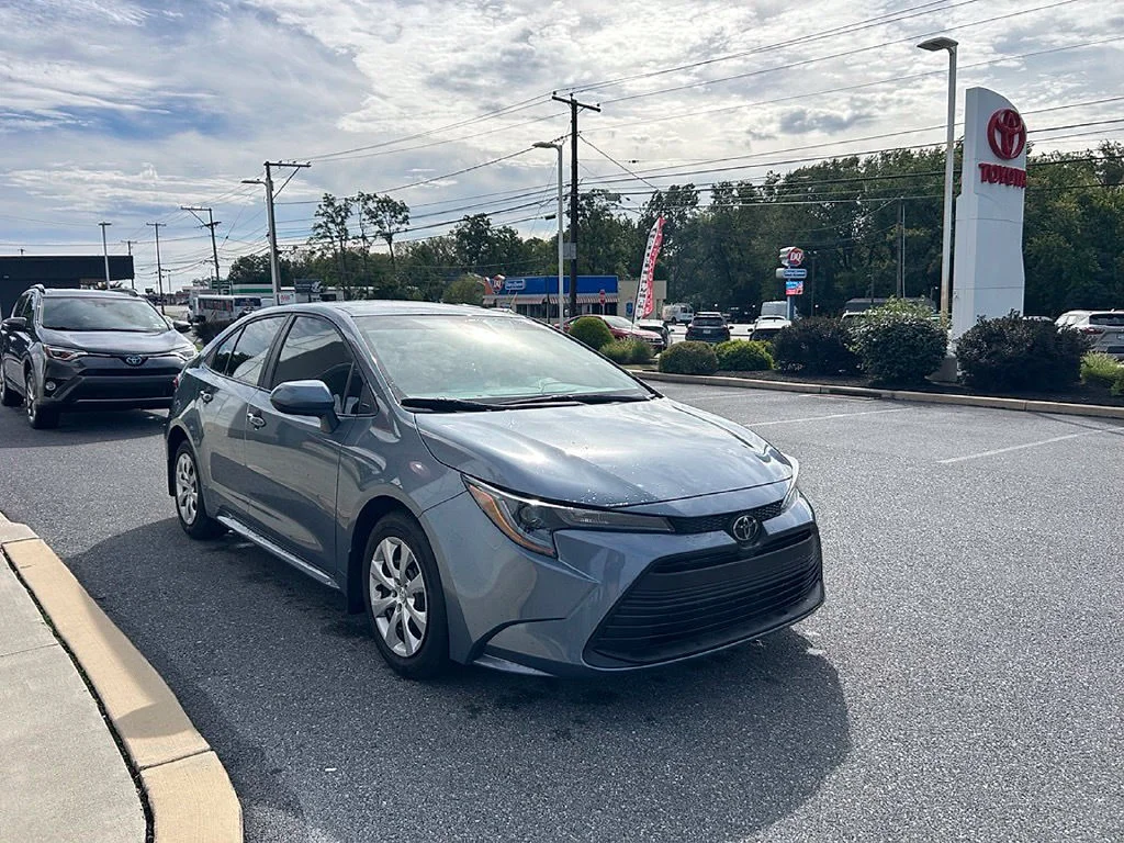 Certified Used 2025  Toyota LE image 3