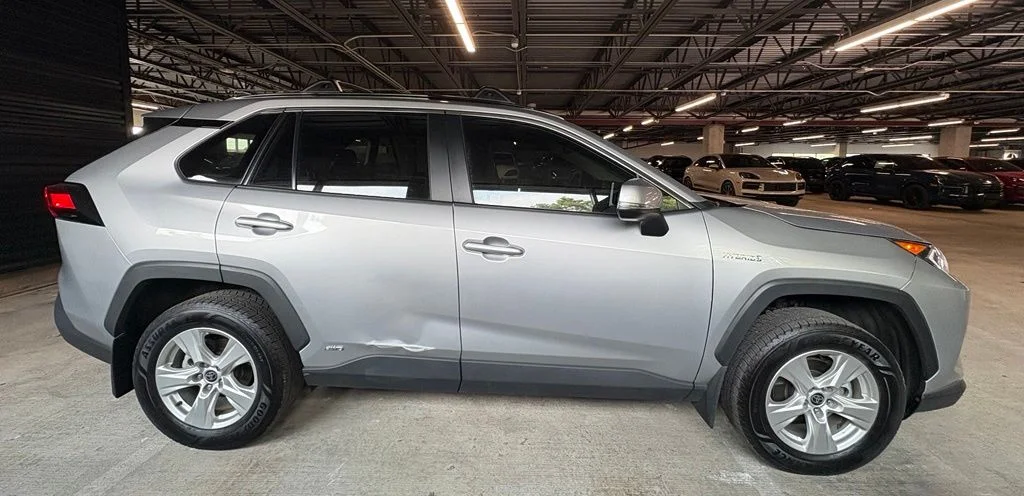 Used 2021 Silver Sky Metallic Toyota XLE image 9