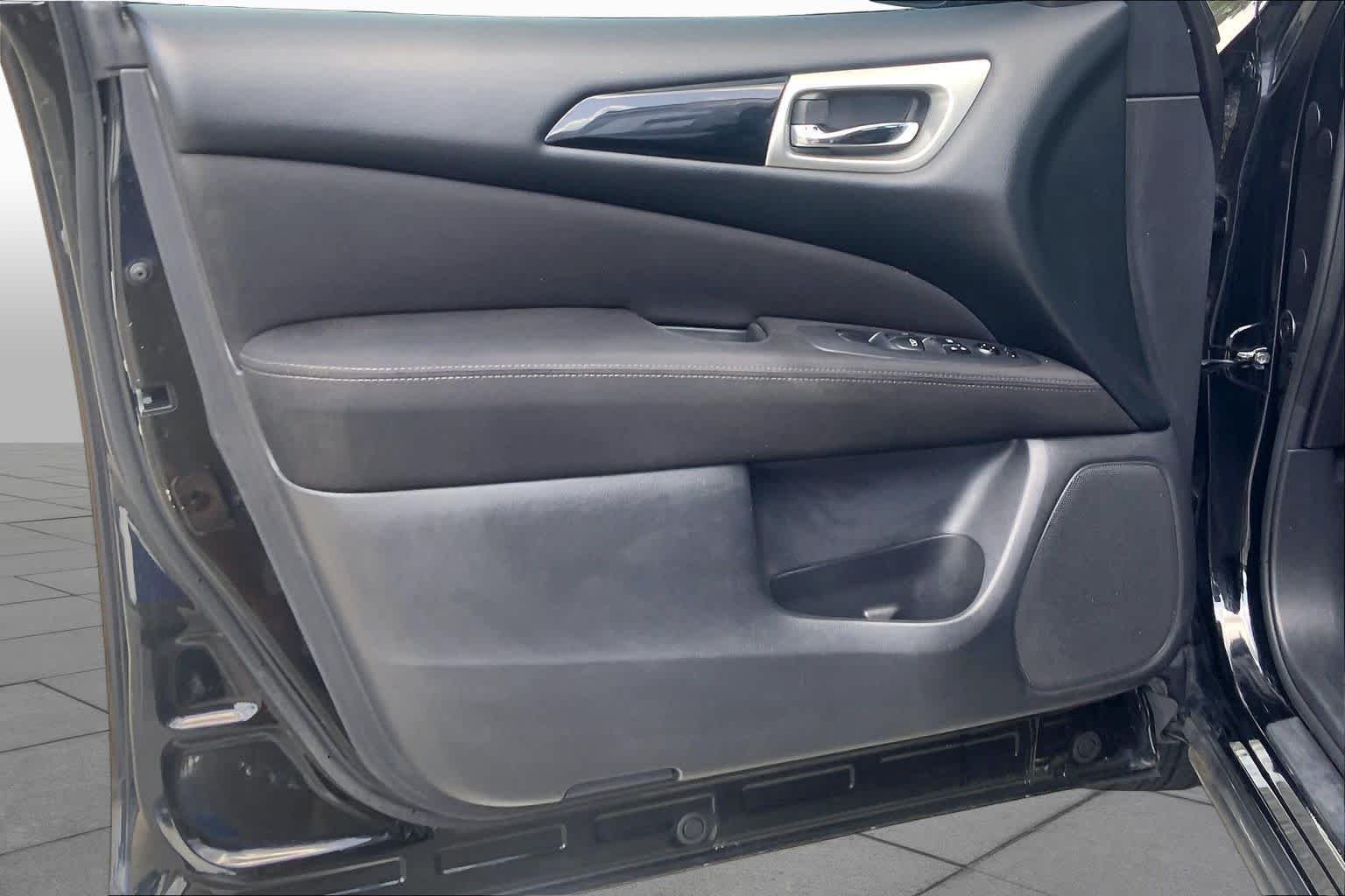 Used 2017 Magnetic Black Metallic Nissan SV image 21