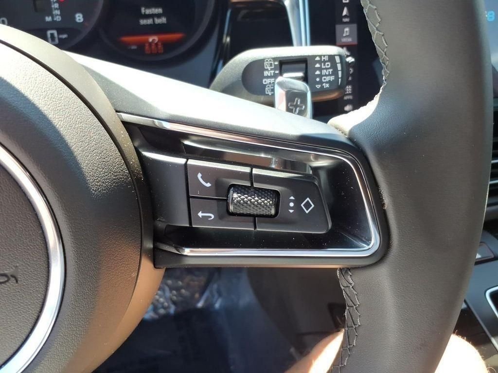 Used 2025  Porsche Base image 21