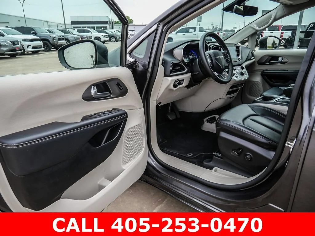 Used 2023 Gray Chrysler Touring L image 31