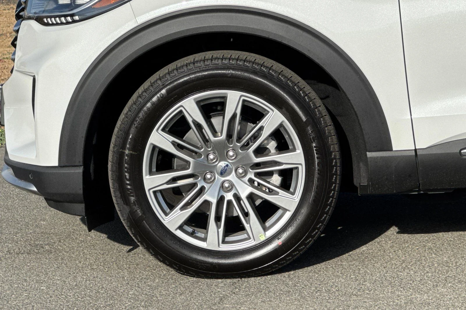 New 2027 Star White Metallic Tri-Coat Ford Platinum™ image 29