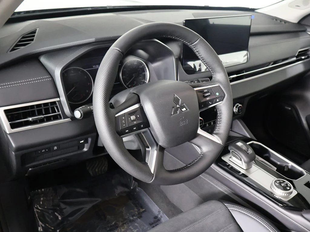 New 2026 Black Mitsubishi SE image 26