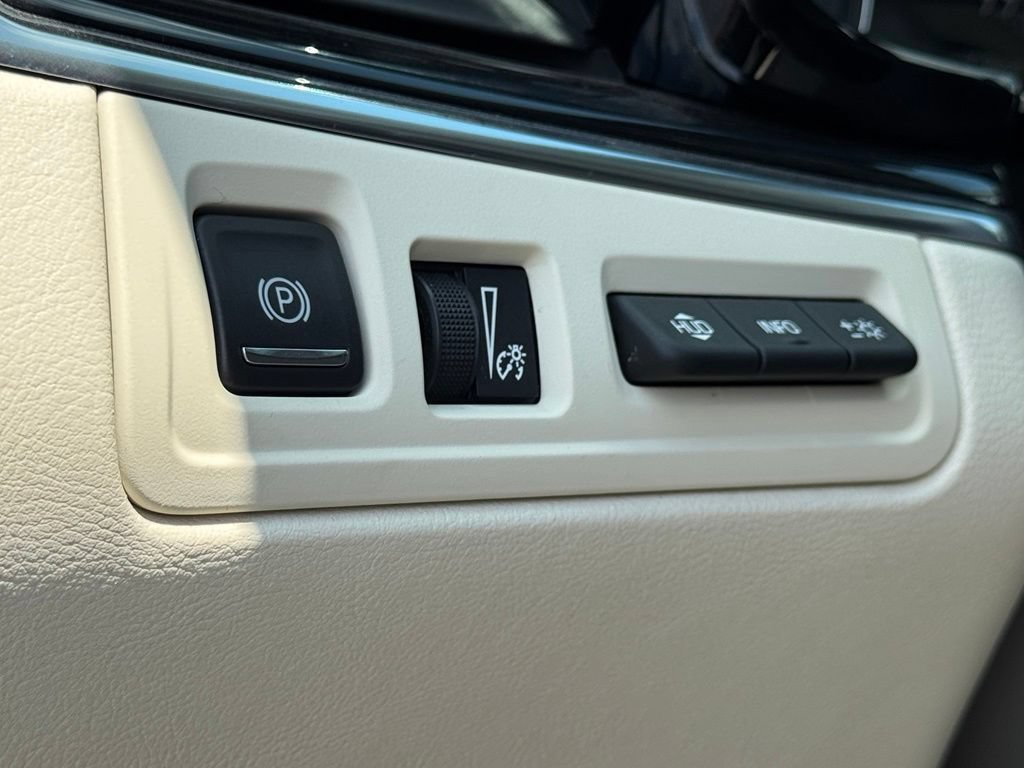 Used 2020 CRYSTAL WHITE TRICOAT Cadillac FWD Premium Luxury image 22