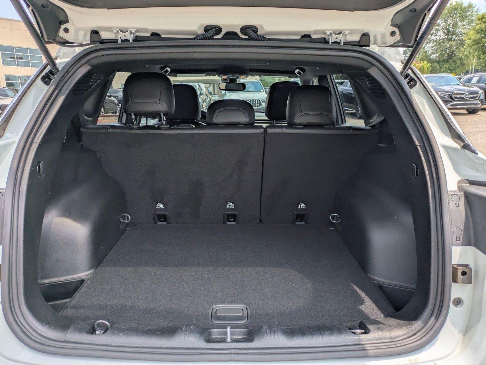 Used 2023 Bright White Clearcoat Jeep Latitude Lux image 29