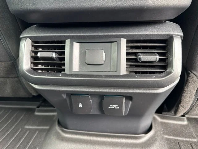 Used 2023 Silver Ford XLT image 24