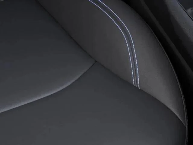 New 2025 Diamond Black Crystal Pearl-Coat Exterior Paint Jeep Limited image 47