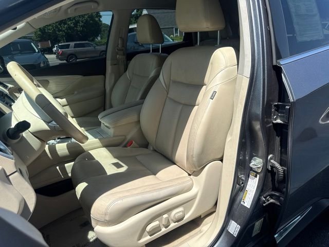 Used 2015 Gray Nissan SL image 10