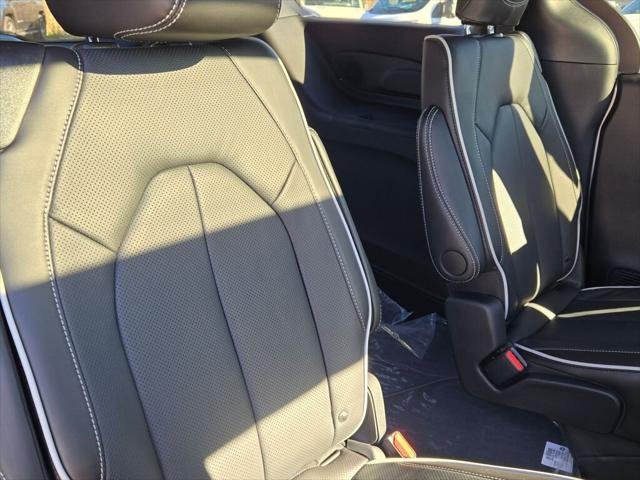 2026 Chrysler Pacifica Limited - Photo 10