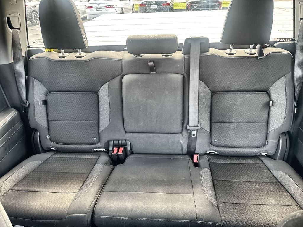 Used 2024 White GMC Elevation image 22