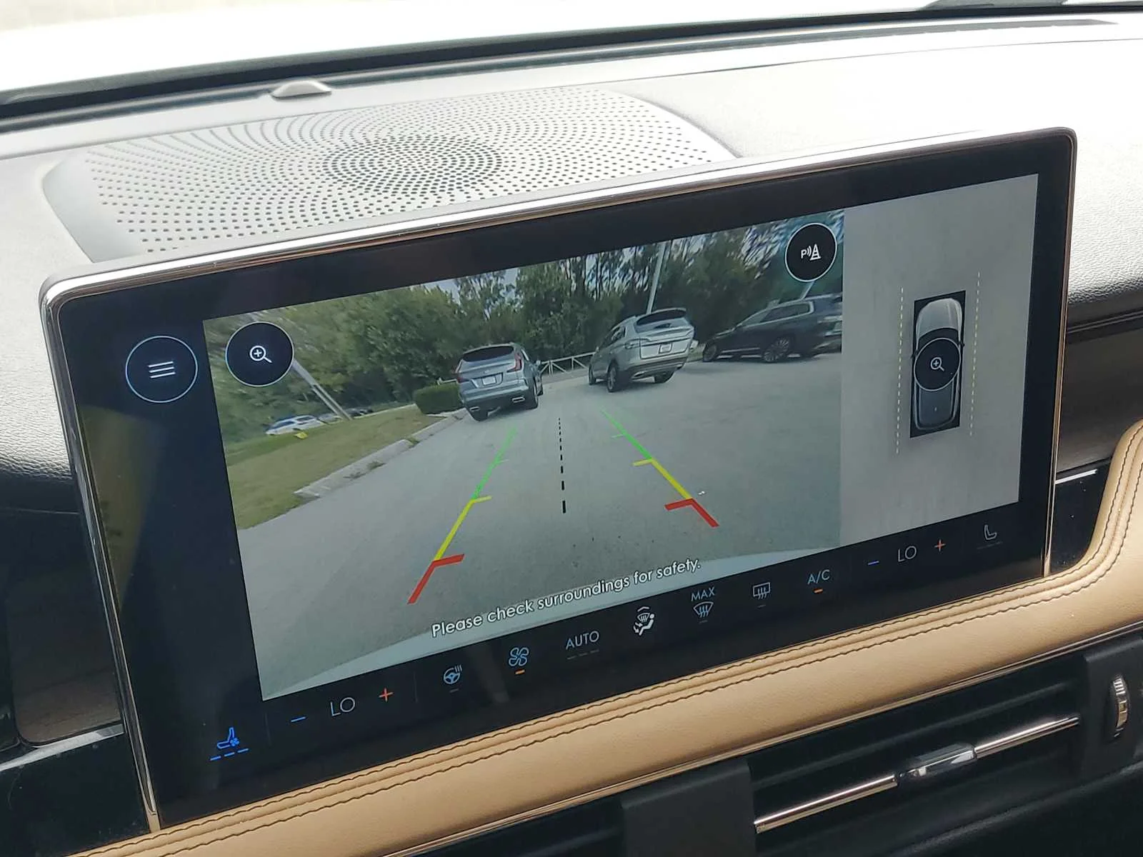 Used 2023  Lincoln Grand Touring image 29