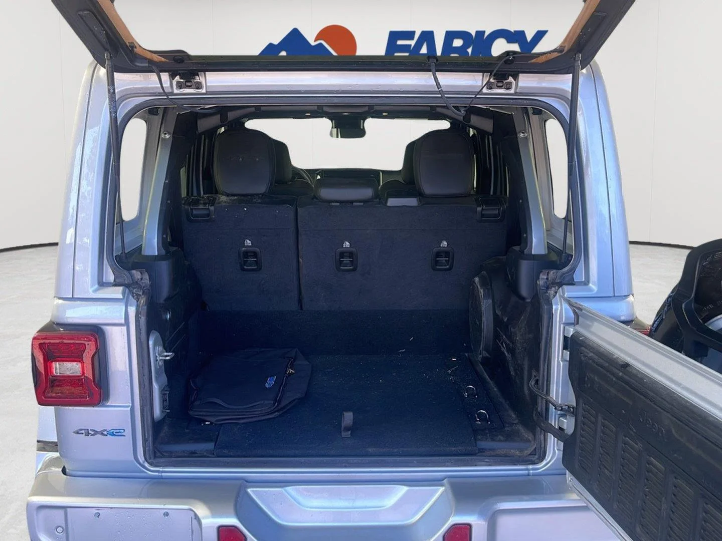 Used 2024 Silver Zynith Clearcoat Jeep High Altitude image 11