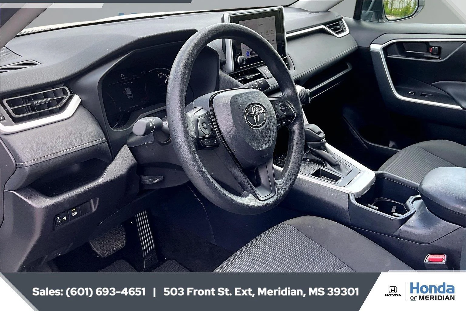 Used 2025 Ice Cap Toyota LE image 12