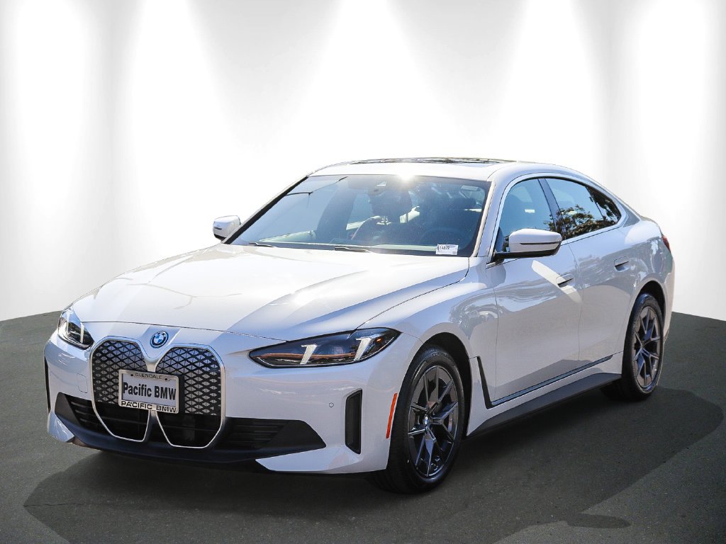 2025 BMW i4 photo 3