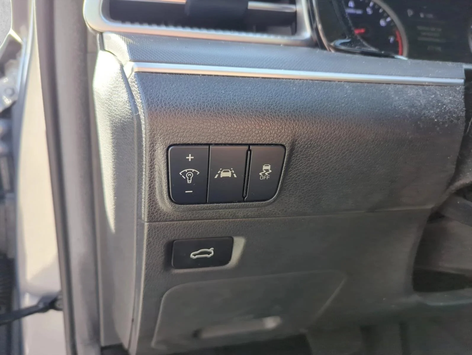 Used 2022 Everlasting Silver Kia LXS image 12