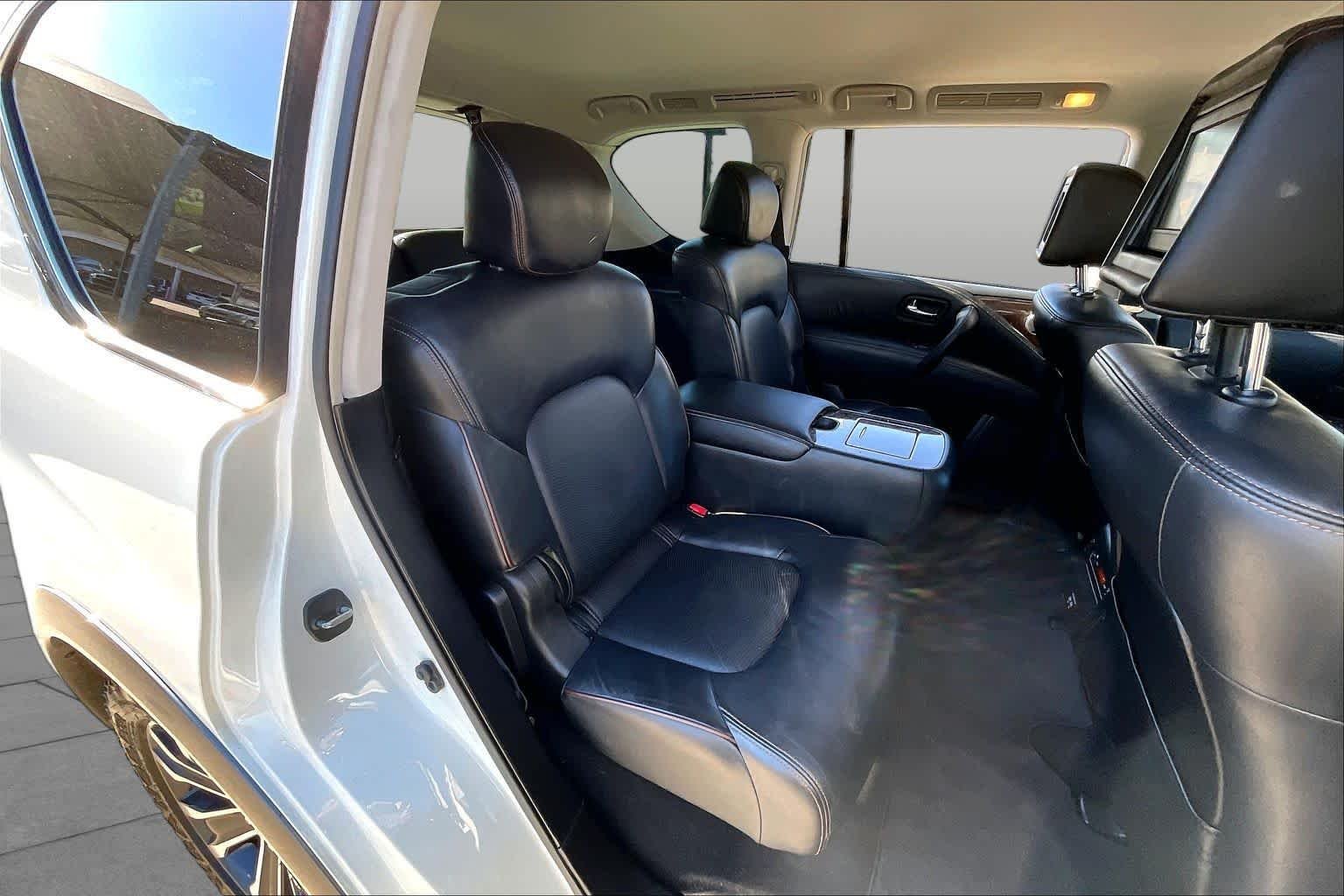 Used 2017 Pearl White Nissan Platinum image 18