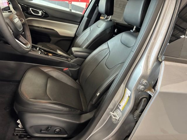 Used 2023 Silver Jeep Limited image 15