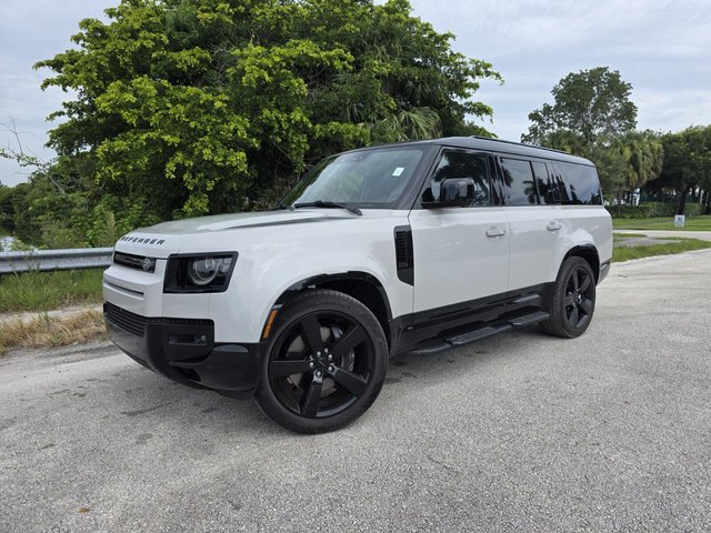 2026 Land Rover Defender 130 P400 X-Dynamic SE