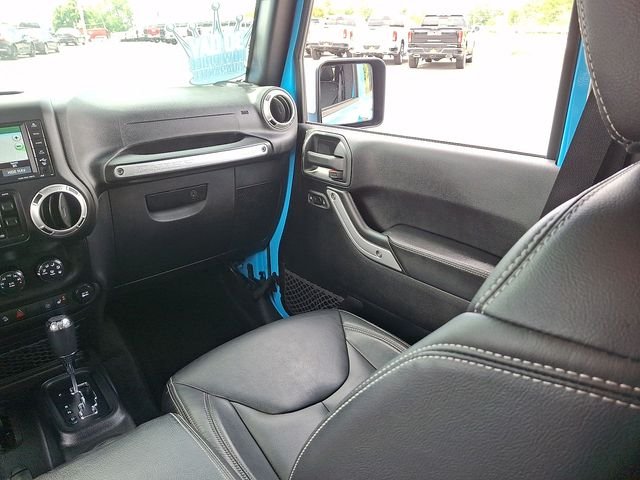 Used 2017  Jeep Unlimited Sahara image 11