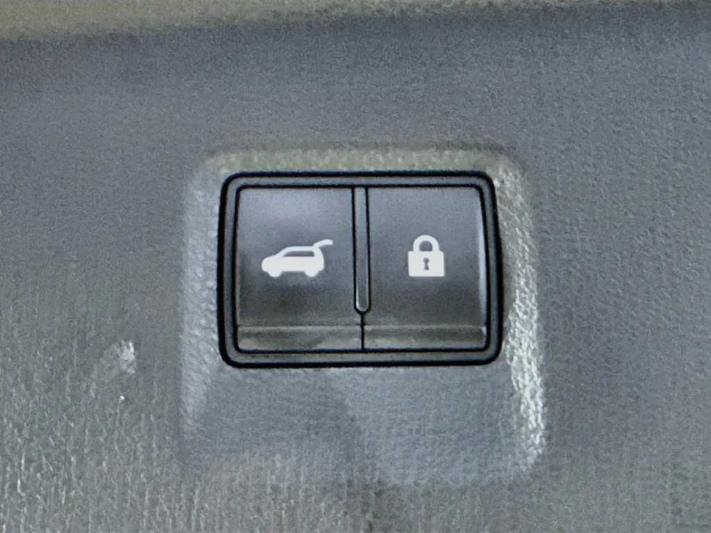 Certified Used 2022 Silver INFINITI LUXE image 35