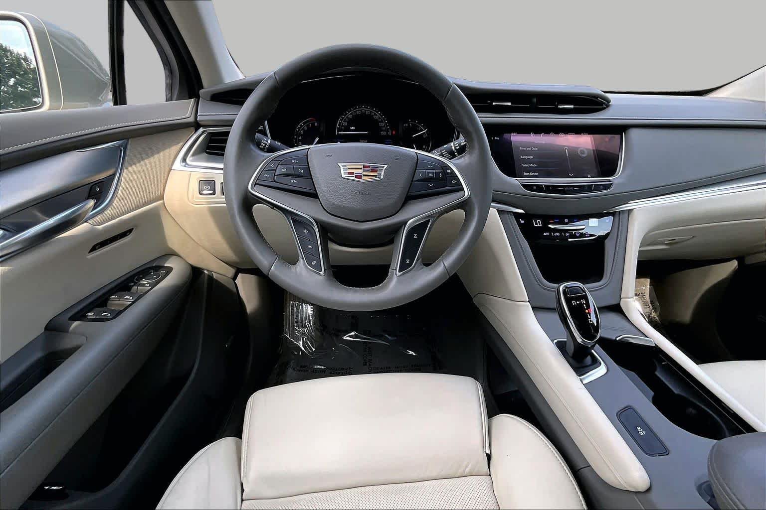 Used 2017 Silver Coast Metallic Cadillac Luxury FWD image 6